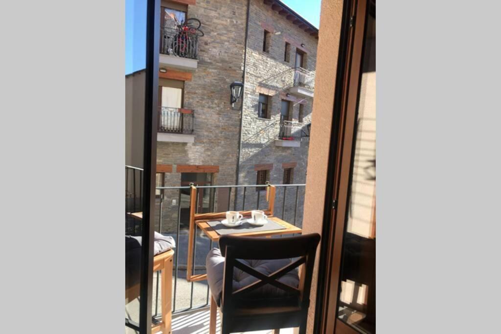 Puigcerda Centro. Acogedor Apartament En El Pueblo Luaran gambar